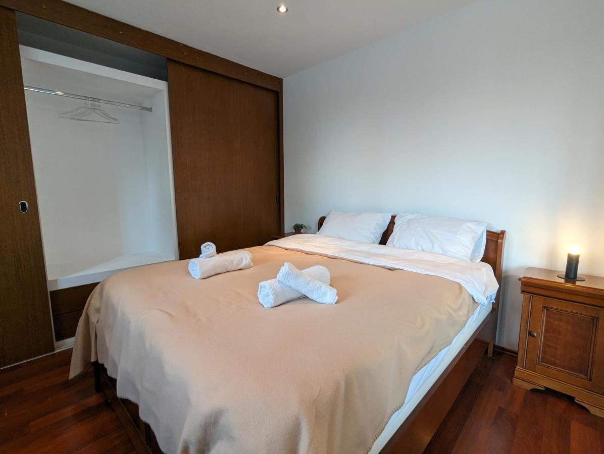 Horizon View Villa - Lakefront Terrace Suite Bucharest Exterior photo