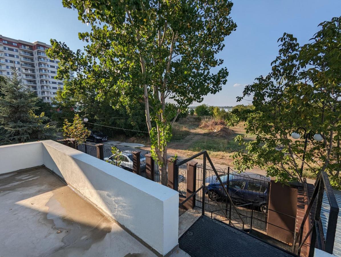 Horizon View Villa - Lakefront Terrace Suite Bucharest Exterior photo